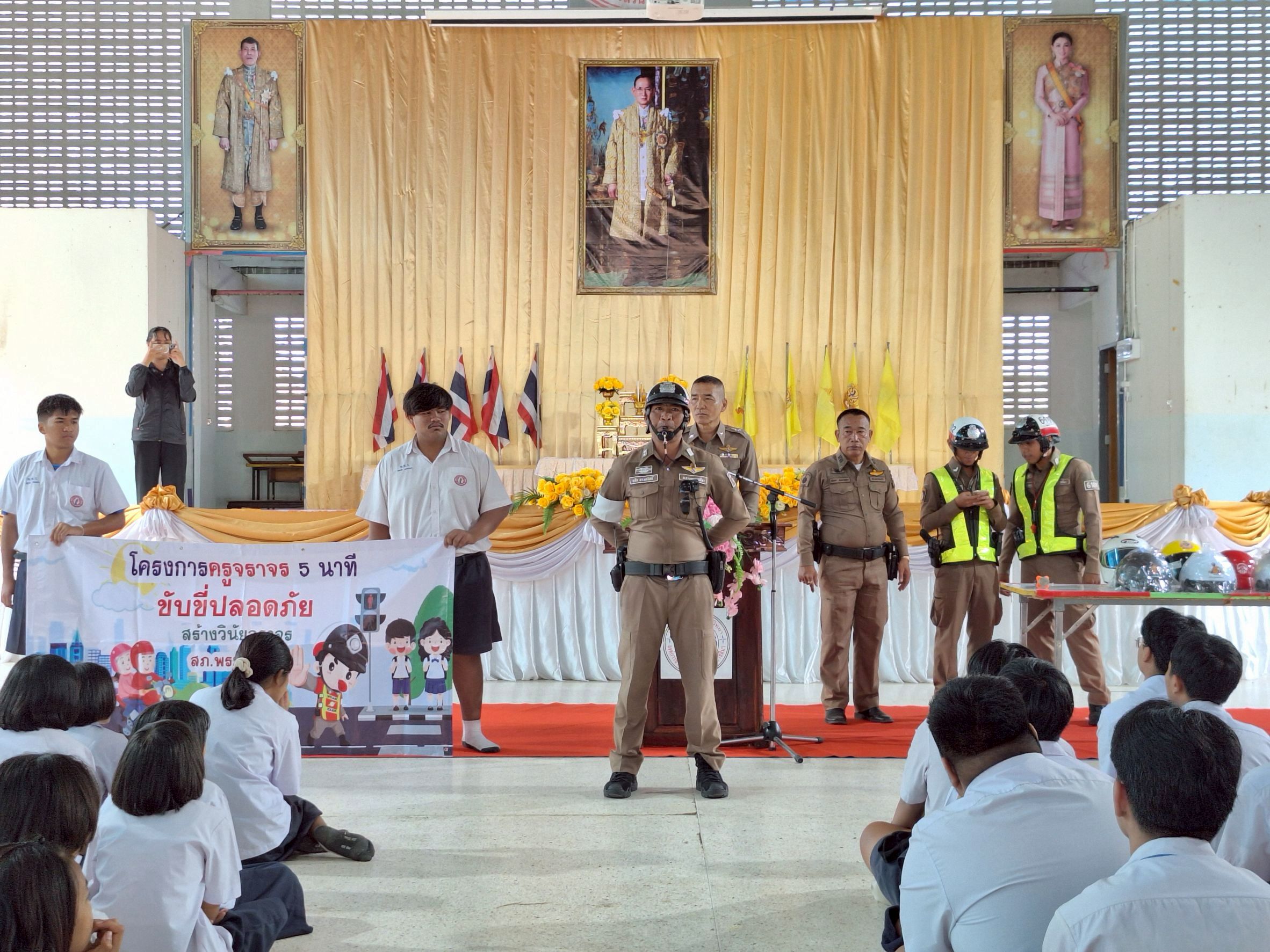 LINE_ALBUM_khorngkar khru cracr 5 nathi sph.phrathxng kha 4 th.kh.2568_251209_9.jpg